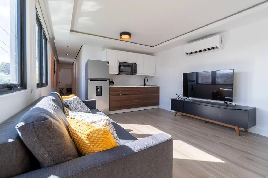 Emerald Haus 12Bd 6Bath Sleeps 26 People 산후안 0*,  푸에르토리코