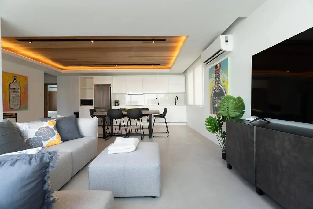 Emerald Haus 12Bd 6Bath Sleeps 26 People San Juan 0*,  Puerto Rico